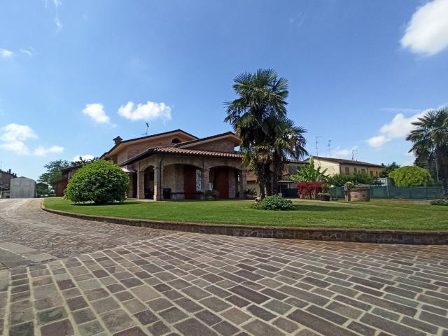 Villetta bifamiliare in vendita di 350 m²