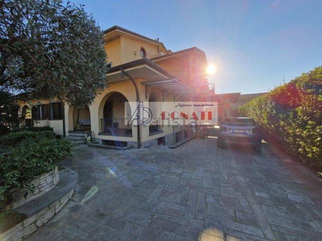 Villetta bifamiliare in vendita di 350 m²