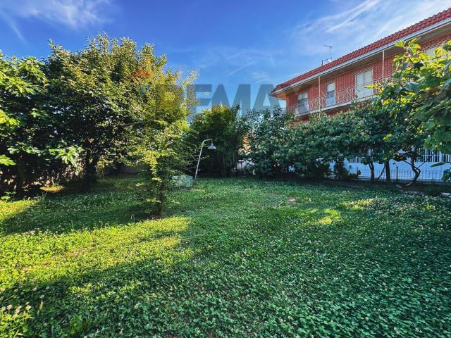Villetta bifamiliare in vendita di 350 m²