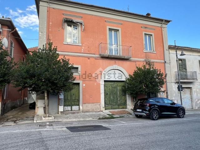 Villetta bifamiliare in vendita di 357 m² in Via Roma, 18