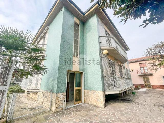 Villetta bifamiliare in vendita di 354 m² in Via L. Cadorna, 53