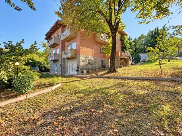 Villetta bifamiliare in vendita di 354 m² in Via Pediano, 19