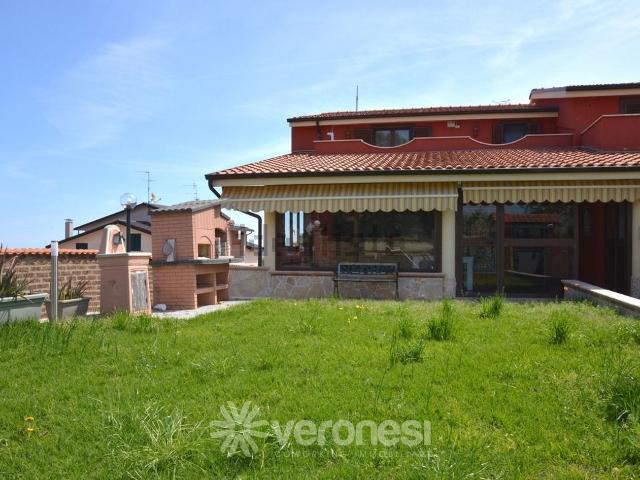 Villetta bifamiliare in vendita di 355 m² in Contrada San Giorgio, 141