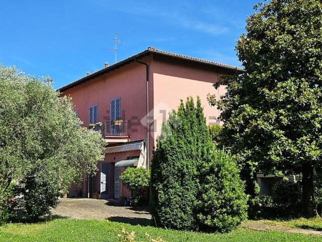 Villetta bifamiliare in vendita di 355 m² in Via Cavour, 21