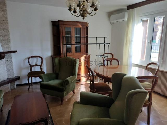 Villetta bifamiliare in vendita di 356 m² in Via Udine, 105
