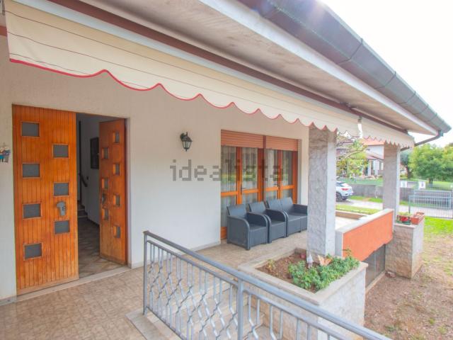 Villetta bifamiliare in vendita di 356 m² in Via Antica, 3