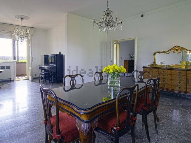 Villetta bifamiliare in vendita di 356 m² in Via Mario Conti
