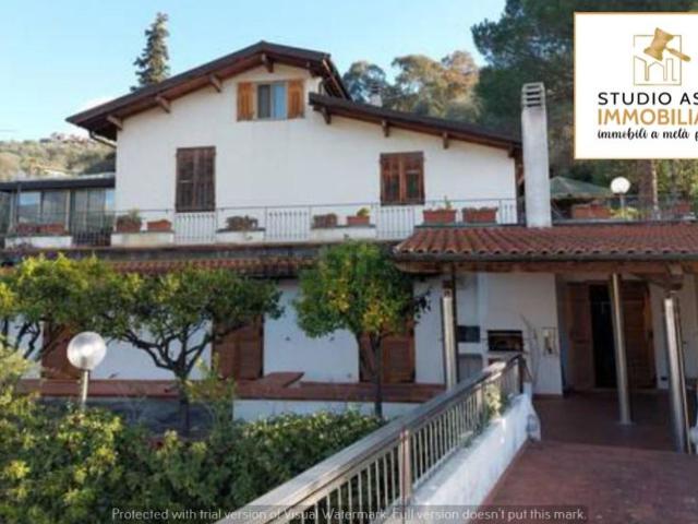 Villetta bifamiliare in vendita di 358 m² in Strada delle rosine, 1