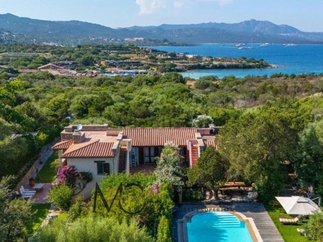 Villetta bifamiliare in vendita di 358 m² in Via G Bonanno