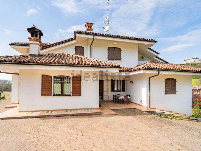 Villetta bifamiliare in vendita di 363 m² in Località Riviera, 32