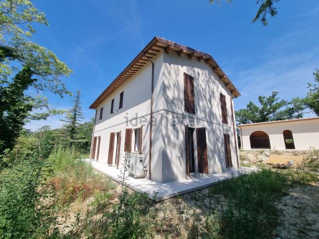 Villetta bifamiliare in vendita di 360 m² in Contrada Cantagallo