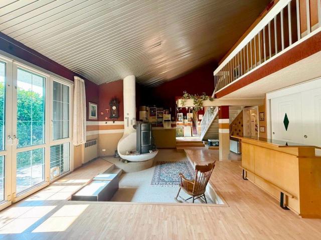 Villetta bifamiliare in vendita di 360 m² in Via Alessandro Tassoni