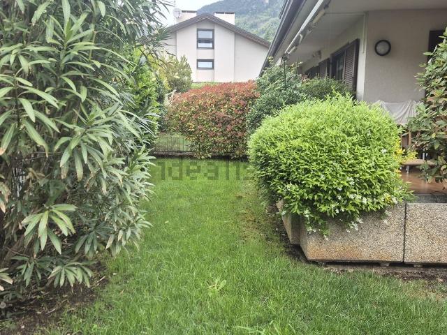 Villetta bifamiliare in vendita di 360 m² in Via dei Solteri