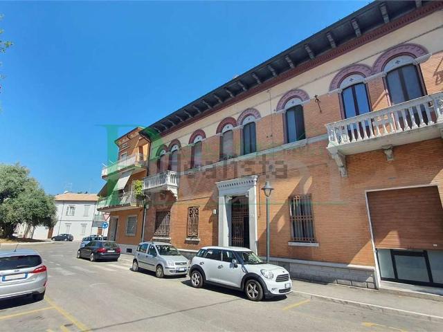 Villetta bifamiliare in vendita di 360 m² in Via Guglielmo Oberdan, 11