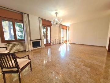 Villetta bifamiliare in vendita di 360 m² in Via Jacopo Stellini