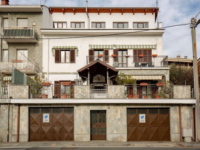 Villetta bifamiliare in vendita di 360 m² in Via Latina, 80