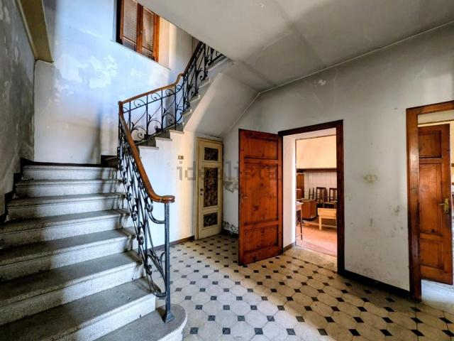 Villetta bifamiliare in vendita di 360 m² in Viale Giovanni Pascoli