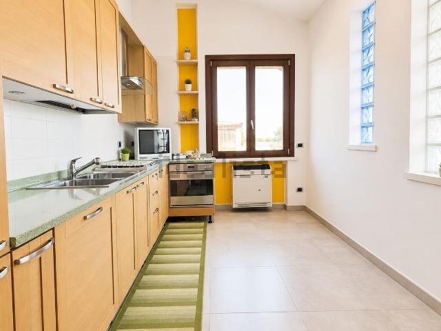 Villetta bifamiliare in vendita di 360 m²