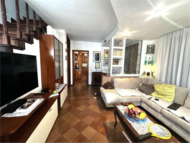 Villetta bifamiliare in vendita di 360 m²