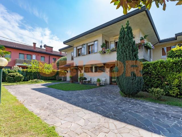 Villetta bifamiliare in vendita di 360 m²