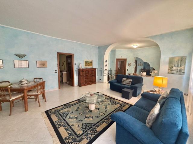 Villetta bifamiliare in vendita di 361 m² in Piazza della Libertà