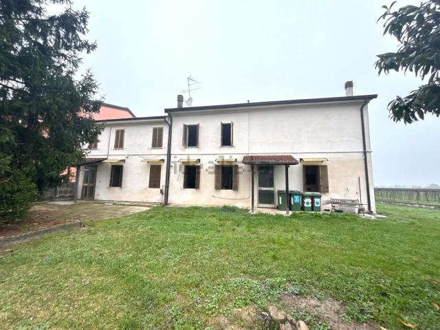 Villetta bifamiliare in vendita di 362 m² in Via Marconi, 36