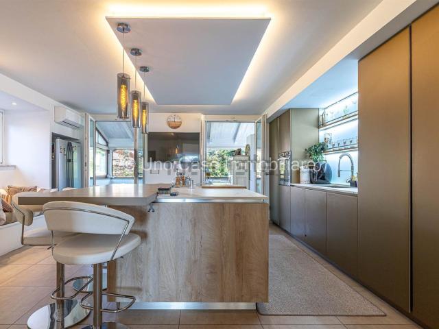 Villetta bifamiliare in vendita di 364 m² in Via Trento