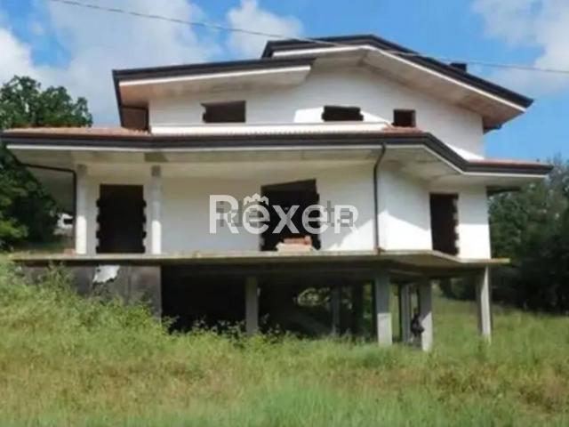Villetta bifamiliare in vendita di 365 m² in Via Colle Leandro
