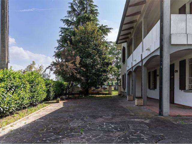 Villetta bifamiliare in vendita di 365 m²