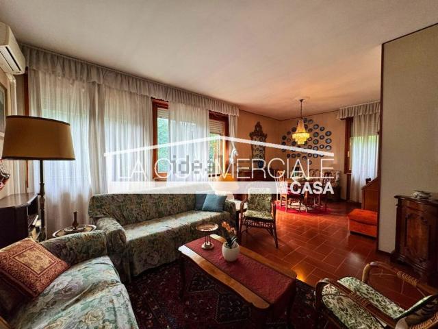 Villetta bifamiliare in vendita di 365 m²