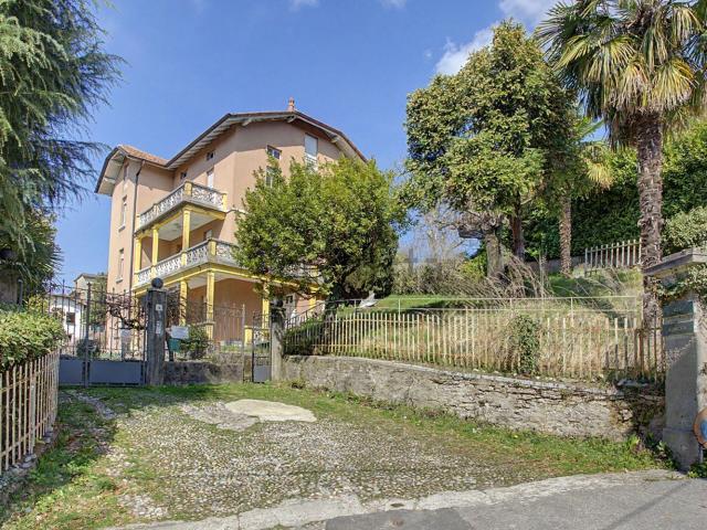 Villetta bifamiliare in vendita di 366 m² in Via C. Colombo, 3