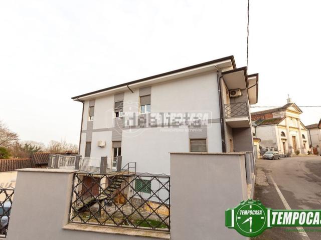 Villetta bifamiliare in vendita di 366 m² in Viale Fratelli Cairoli