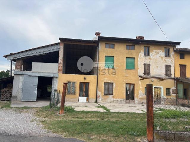 Villetta bifamiliare in vendita di 368 m² in Via Tesoli, 2