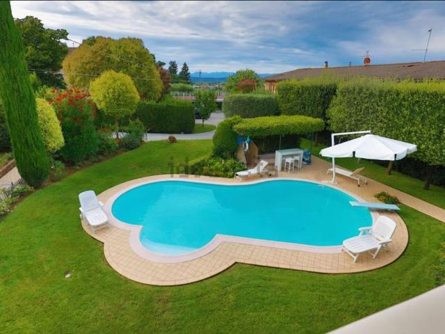 Villetta bifamiliare in vendita di 368 m² in Via Aldo Moro