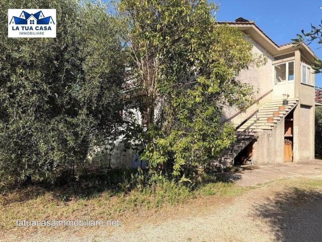 Villetta bifamiliare in vendita di 368 m² in Via di Pratalata Strada 1