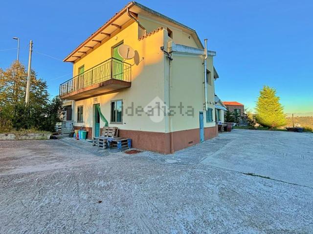Villetta bifamiliare in vendita di 368 m² in Via Roma