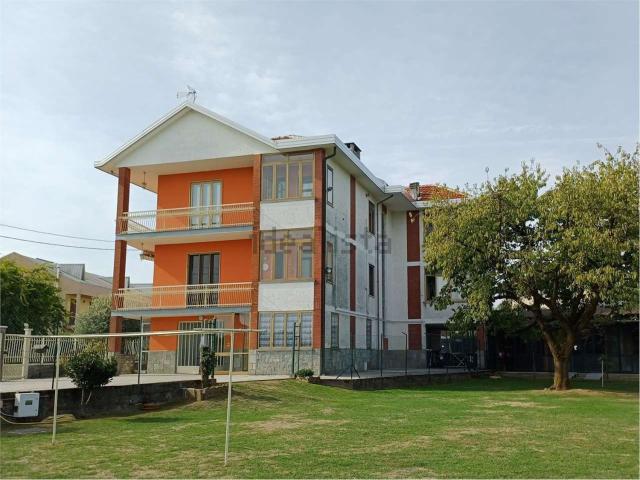 Villetta bifamiliare in vendita di 369 m² in Strada Caldano, 108