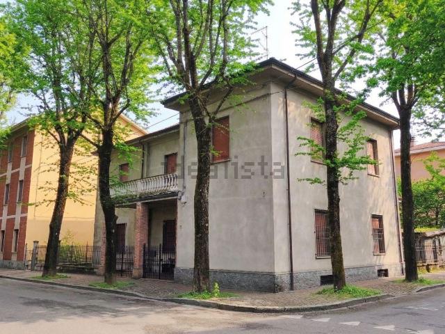Villetta bifamiliare in vendita di 373 m² in Via Alessandria, 38
