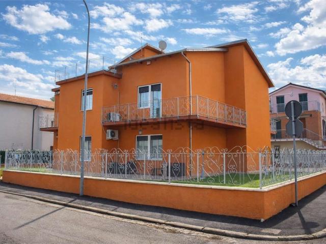 Villetta bifamiliare in vendita di 370 m² in Via Bologna, 44