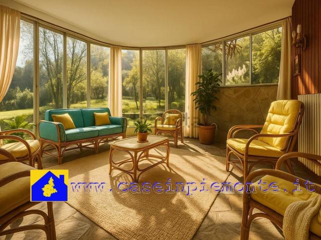 Case e ville in vendita di 370 m² in Via Borgonuovo, 18