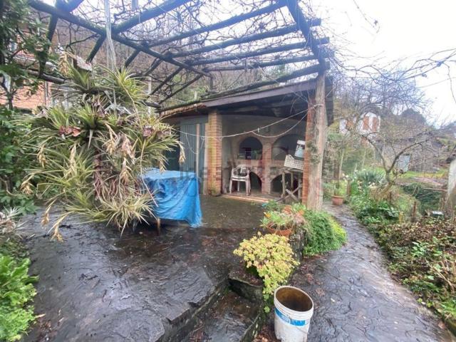 Villetta bifamiliare in vendita di 370 m² in Via Brizzolara Adolfo