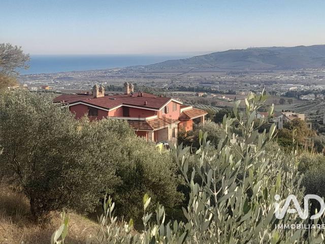 Villetta bifamiliare in vendita di 370 m² in Via Colle della Corte, 23