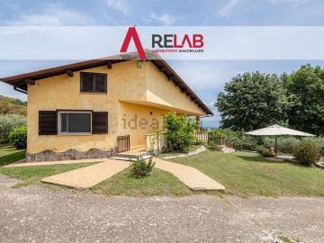 Case e ville in vendita di 370 m² in Via Colle Paccione, 28