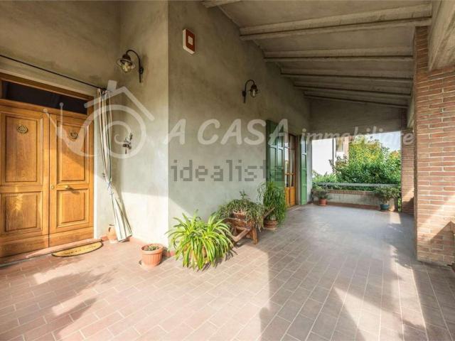 Villetta bifamiliare in vendita di 370 m² in Via del Parmigianino, 5