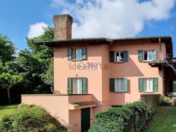 Villetta bifamiliare in vendita di 370 m² in Via Enrico Fermi