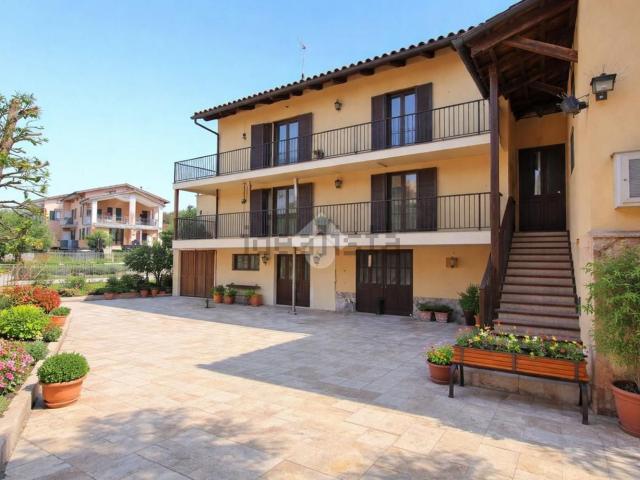 Villetta bifamiliare in vendita di 370 m² in Via Scotti, 30