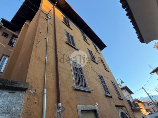 Villetta bifamiliare in vendita di 370 m² in Via Sotto Piazza, 6