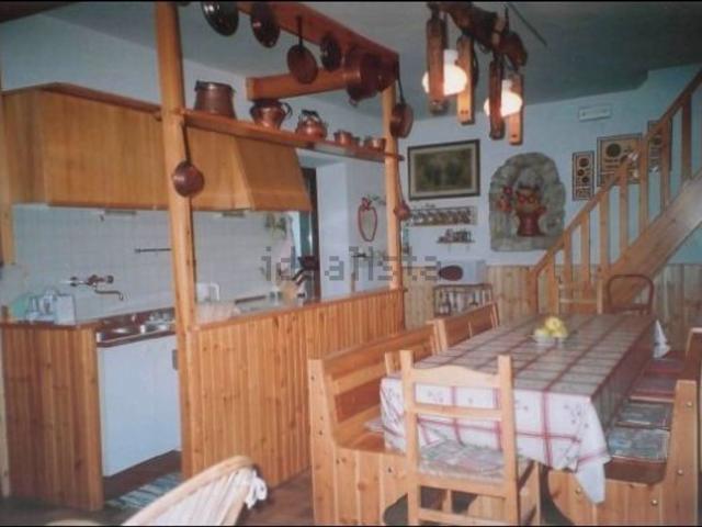 Villetta bifamiliare in vendita di 370 m²
