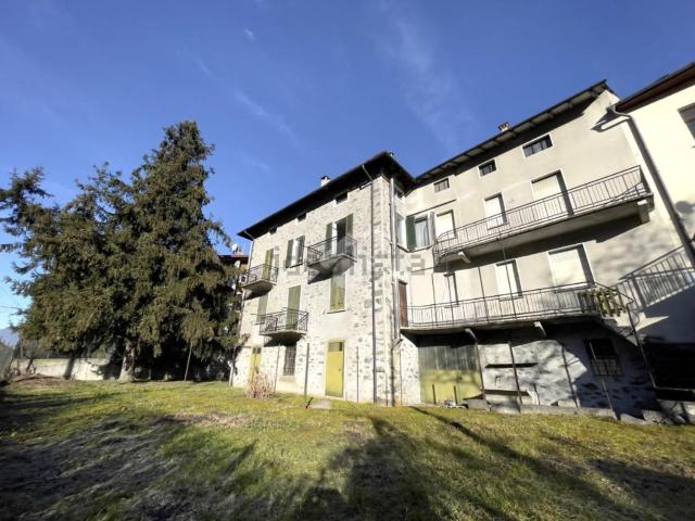 Villetta bifamiliare in vendita di 372 m² in Via Nazionale, 23