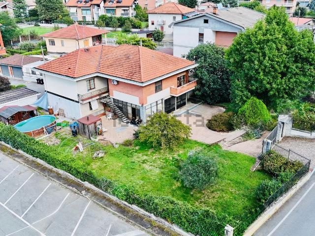 Villetta bifamiliare in vendita di 377 m² in Via Ronchi, 44